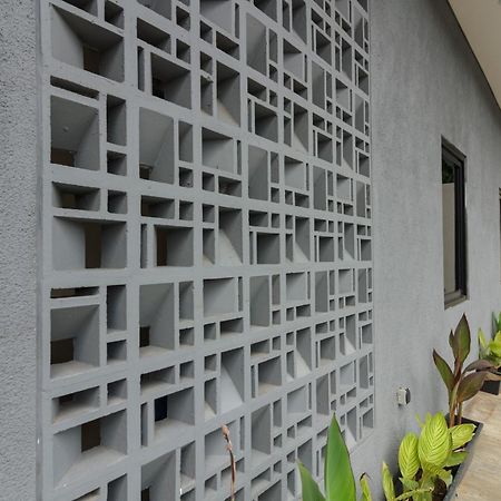 Reddoorz Near Puri Indah Mall Giacarta Esterno foto